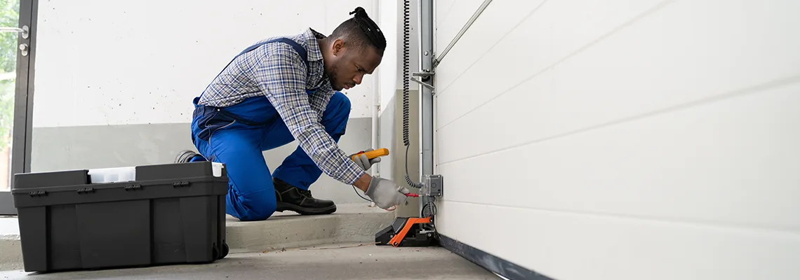 Repair Garage Door Not Closing But Light Flashing in Altamonte Springs, FL