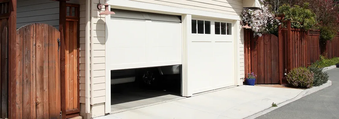 Repair Garage Door Won't Close Light Blinks in Altamonte Springs, Florida